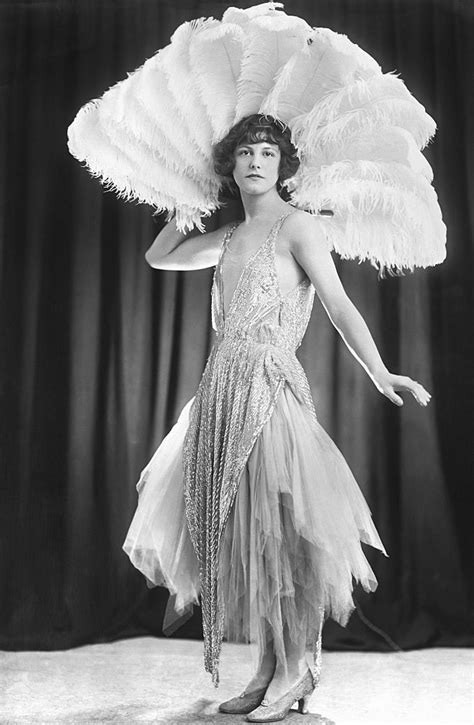 1920s flapper girls.